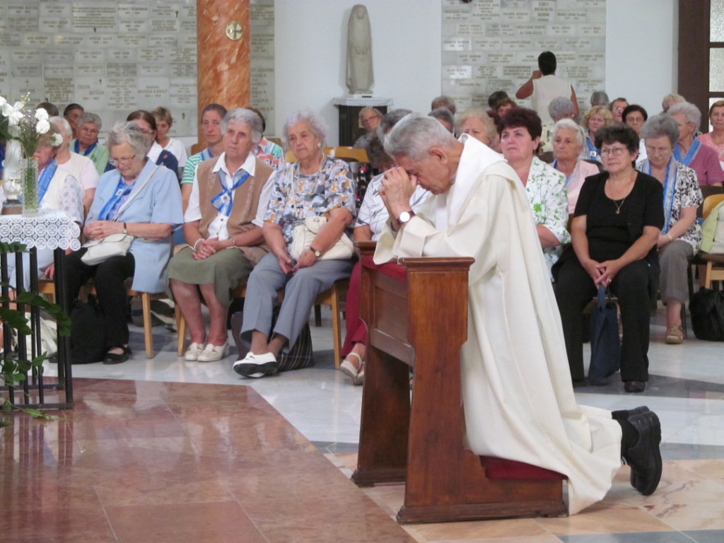 70 Szentségimádás Róna Gábor atyával