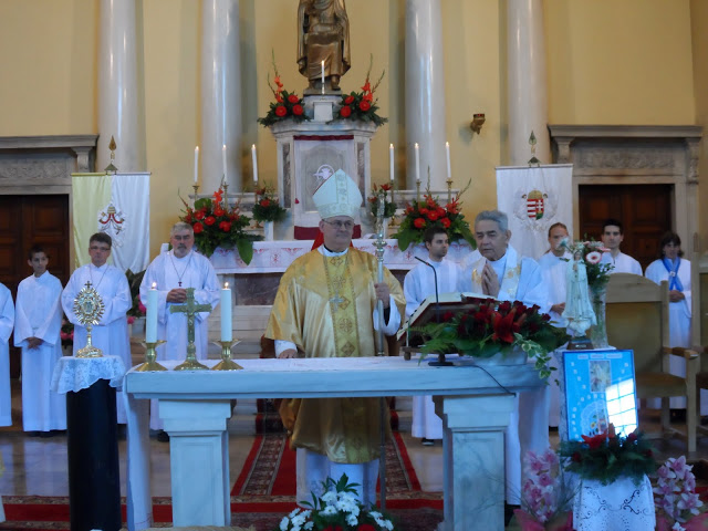 Spányi Antal megyés püspök úr mutatja be a szentmisét